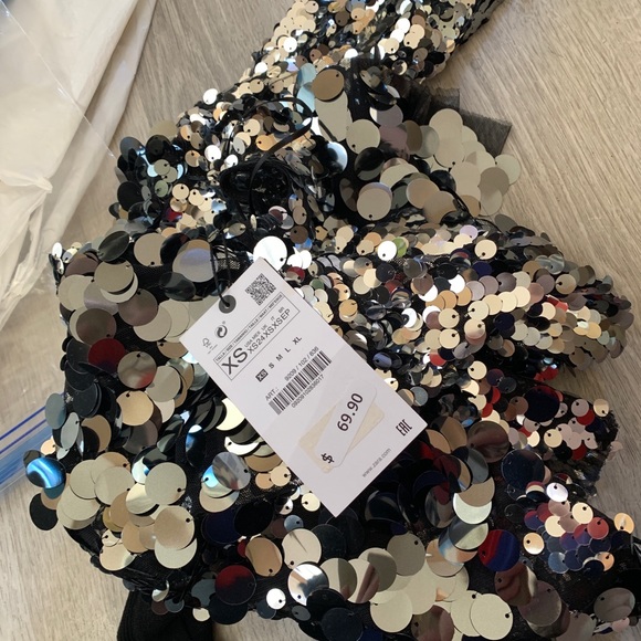 GORGEOUS ZARA NWT SPECIAL EDITION Sequin Crop Top - Picture 16 of 16